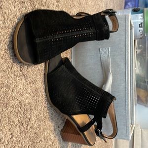 Franco Sarto peep toe shoes